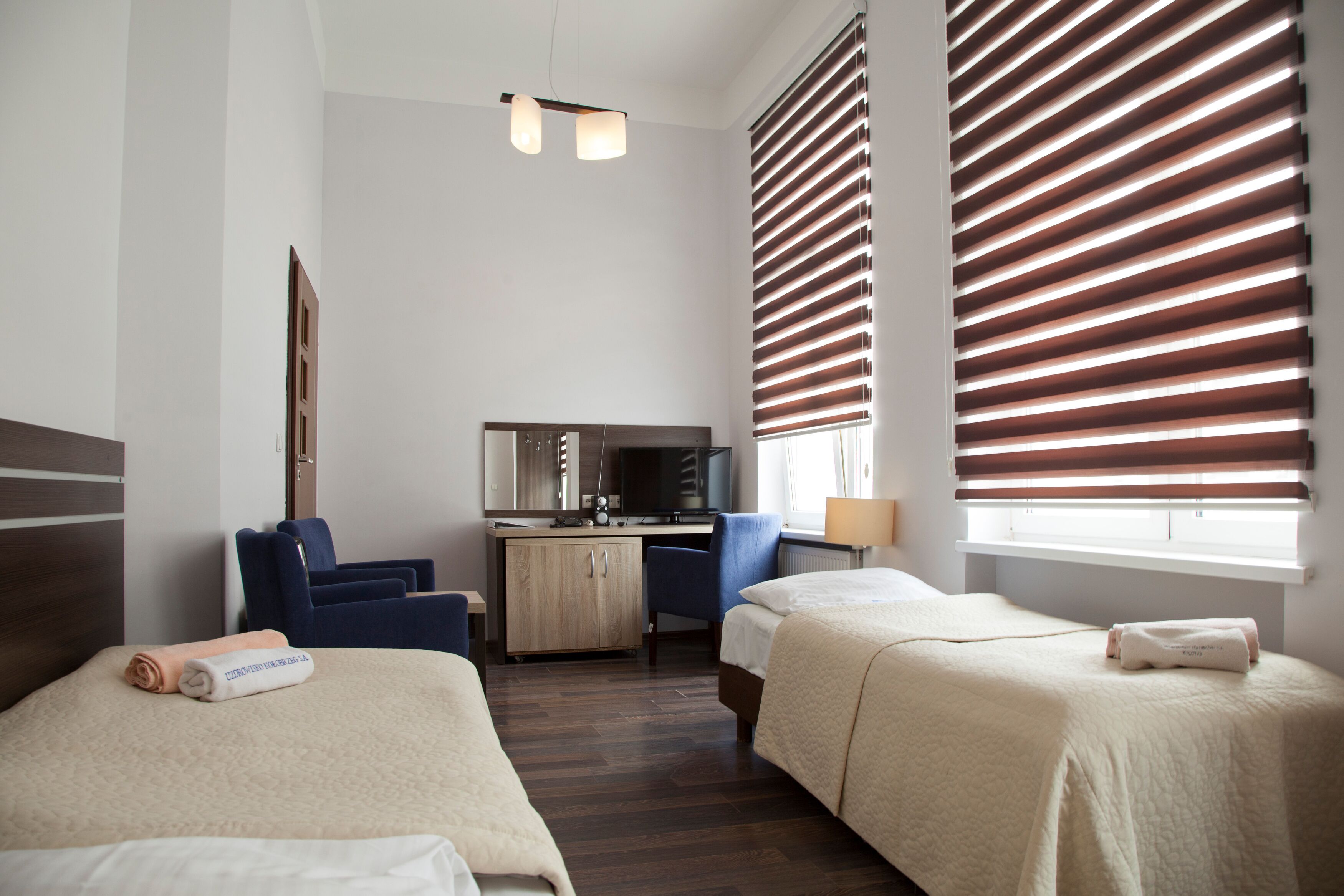 twin room | desk, iron/ironing board, free wifi, bed sheets