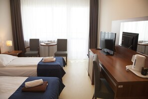 舒適雙人房, 海景 | 書桌、床單