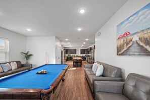 Games room - Huge Beach Home Oversized Pool+Kitchen+Cinema+Game Room+Steps From Beach!! (North Myrtle Beach)