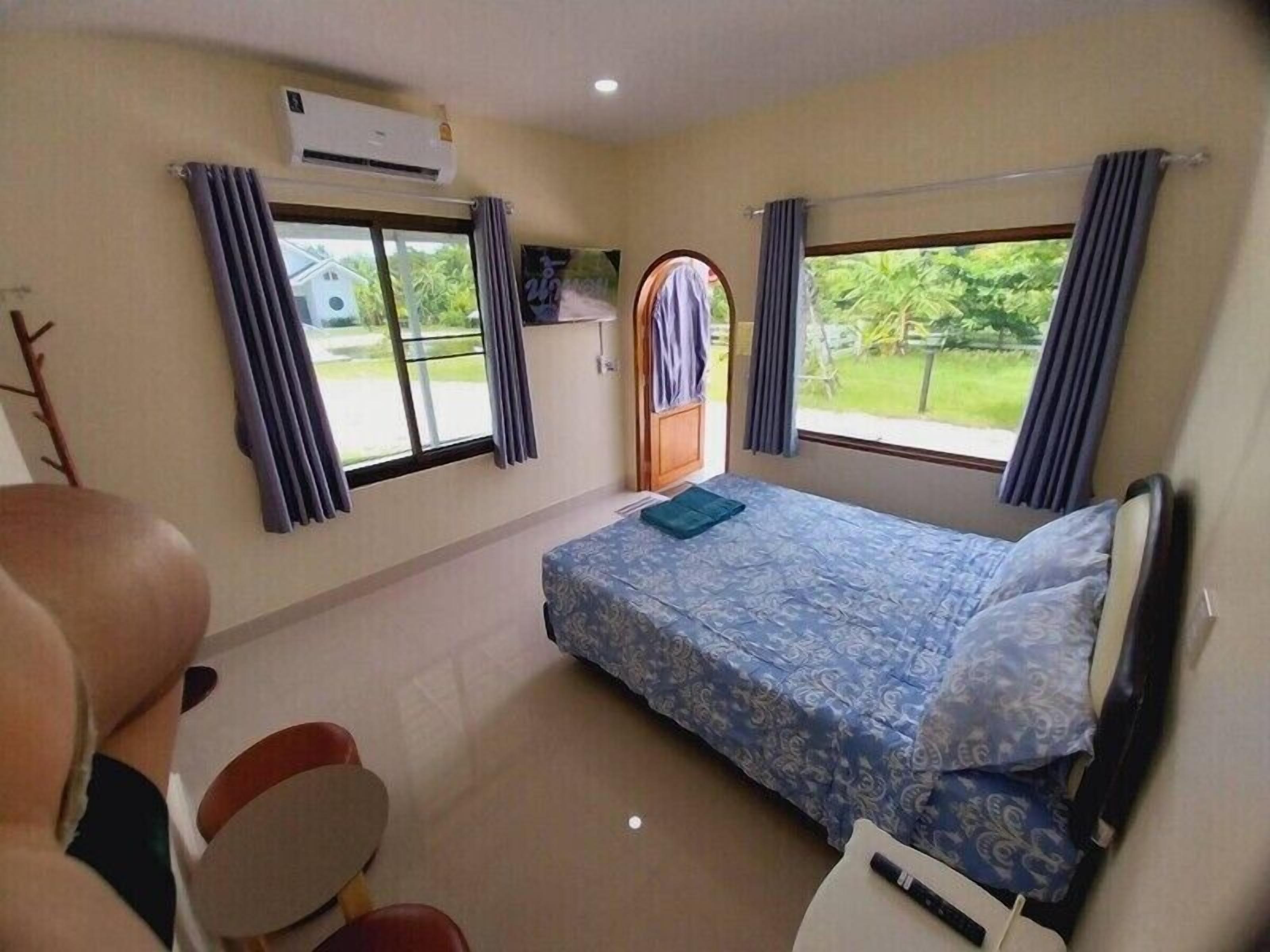 Queen Room with Park View (B) | WiFi (free), bed sheets