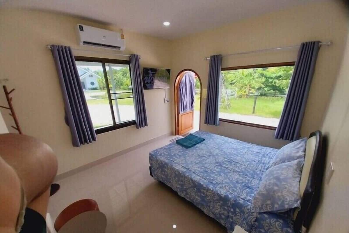 Queen Room with Park View (B) | WiFi (free), bed sheets