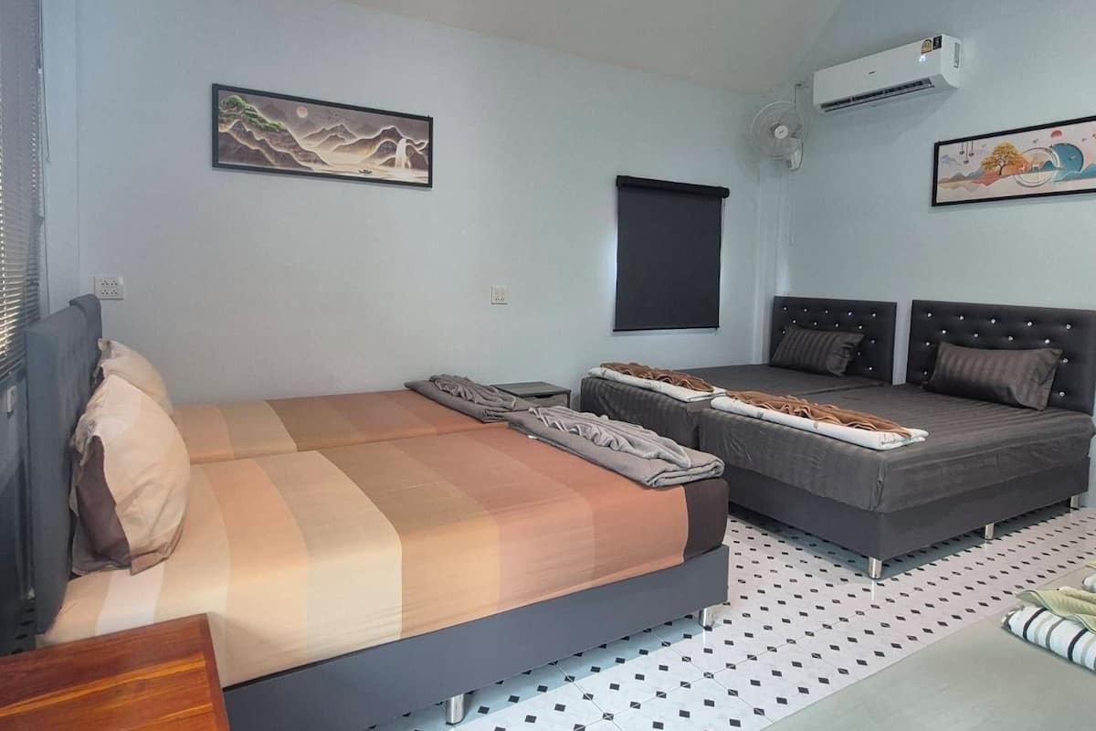 Family Room (B) | WiFi (free), bed sheets