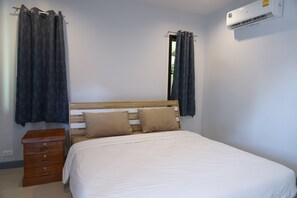 Standard Room | Free WiFi, bed sheets - Numhom Resort (Thap Than)