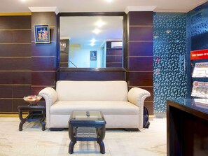 Lobby sitting area - Hotel Amrit Villa (New Delhi)