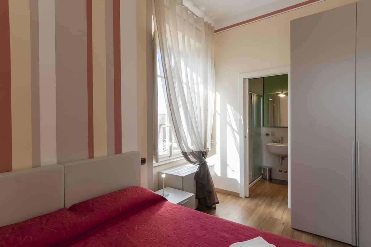 Desk, soundproofing, cots/infant beds, rollaway beds