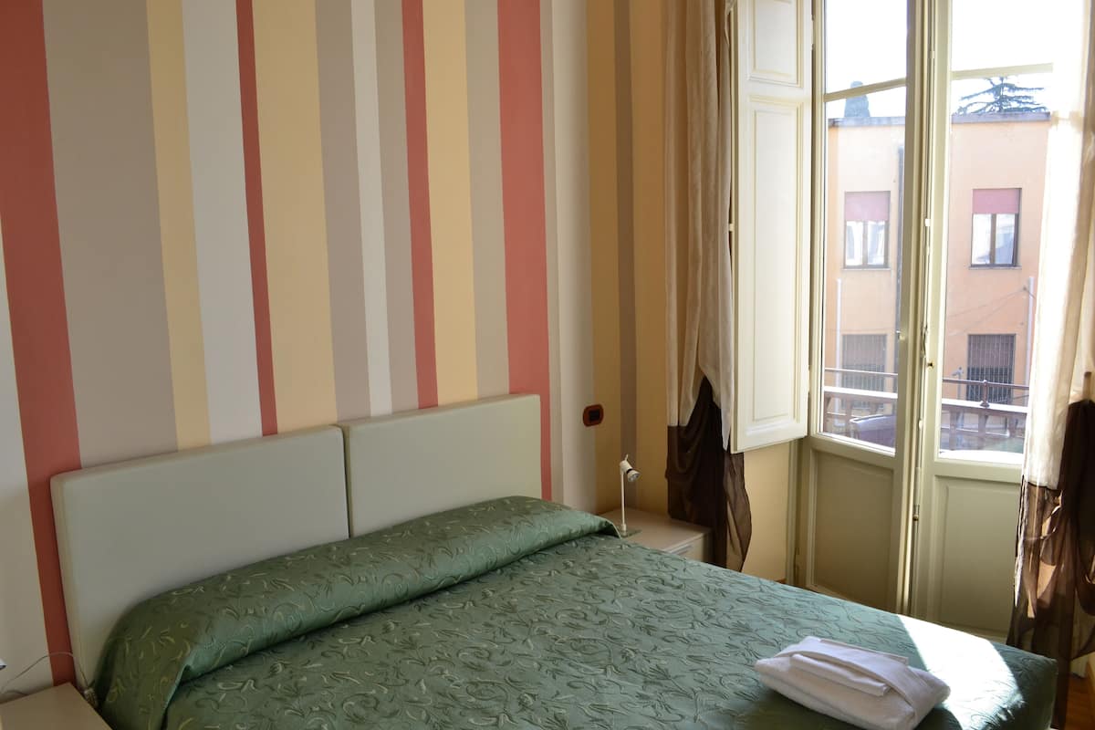 Desk, soundproofing, cots/infant beds, rollaway beds