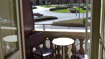 Comfort-Zimmer, Balkon, Stadtblick | Balkon