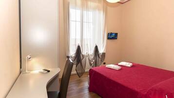 Comfort-Zimmer, Balkon, Stadtblick | Schreibtisch, schallisolierte Zimmer, Babybetten, Zustellbetten