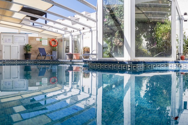 Indoor pool, seasonal outdoor pool, sun loungers