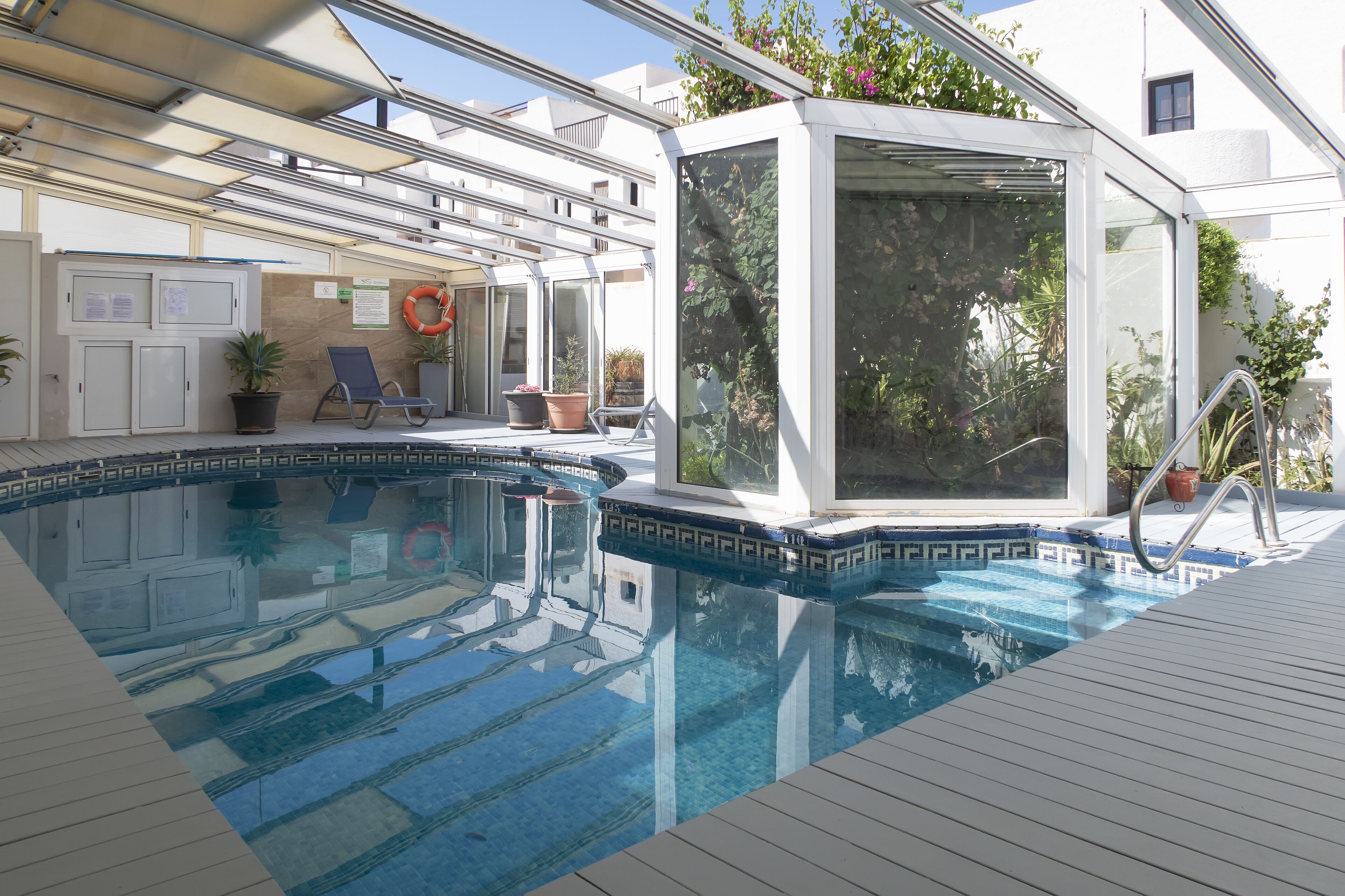 Indoor pool, seasonal outdoor pool, sun loungers