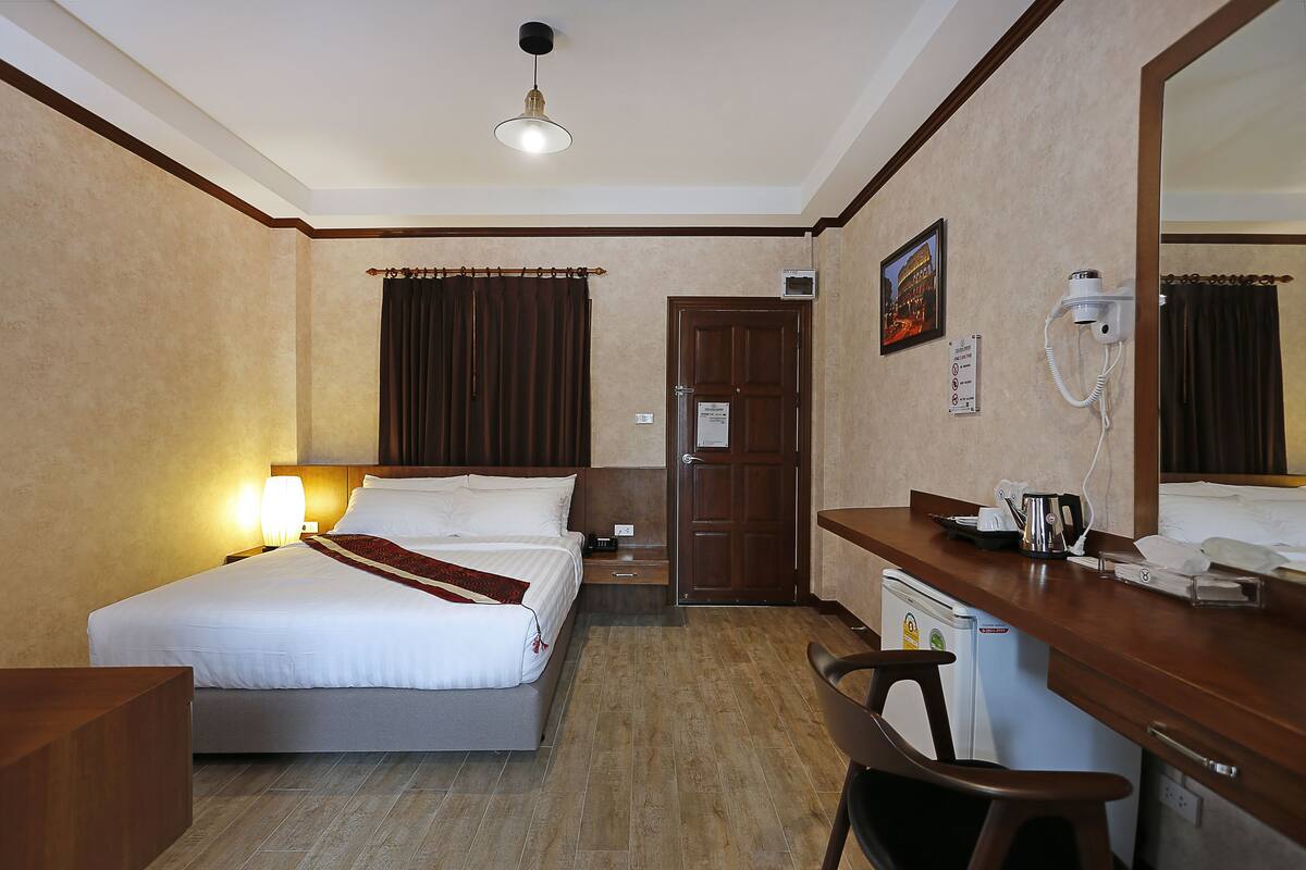 Free minibar, desk, soundproofing, free WiFi