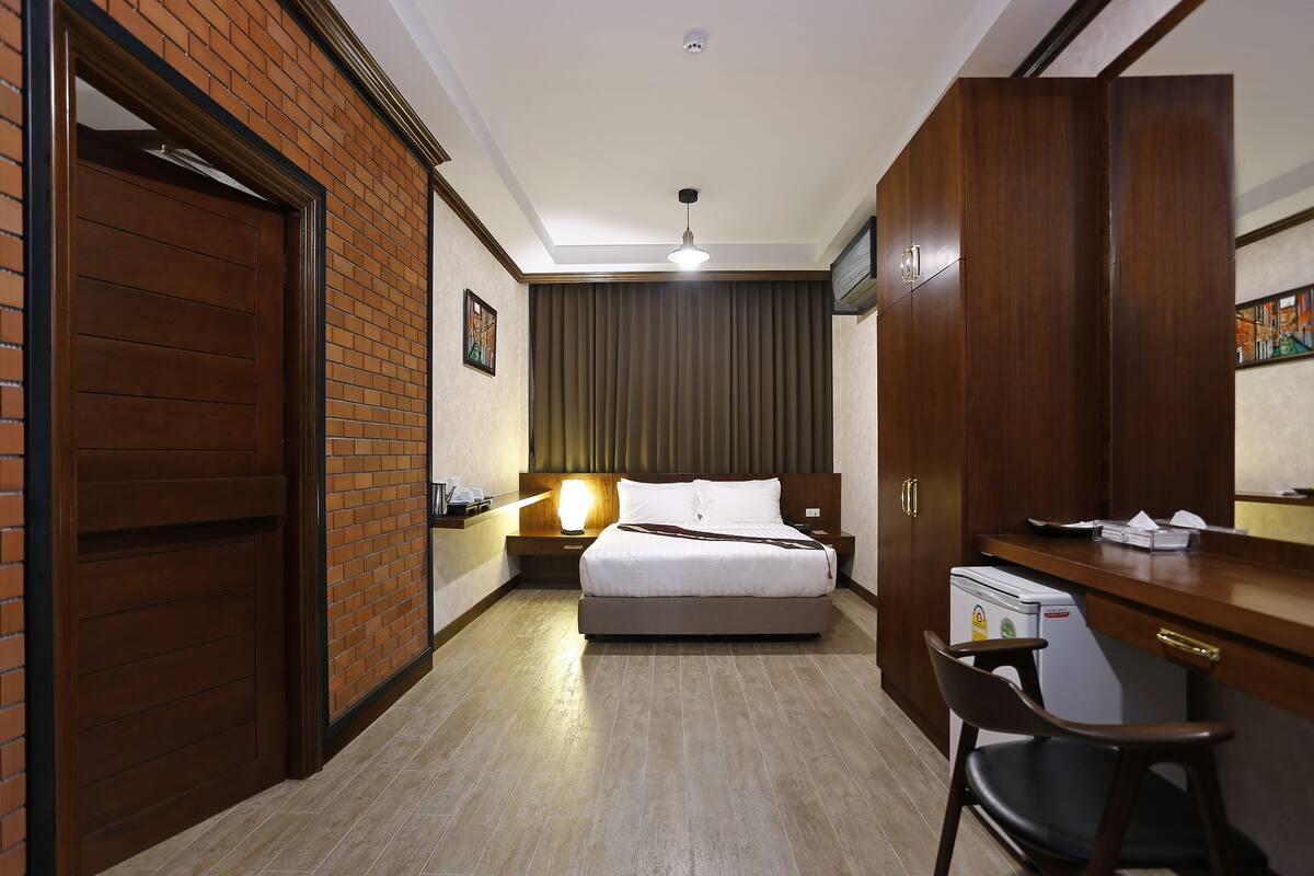 Free minibar, desk, soundproofing, free WiFi