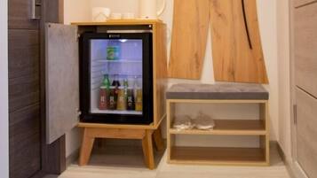 Standaard tweepersoonskamer | Een minibar, verduisterende gordijnen, geluiddichte muren, gratis wifi