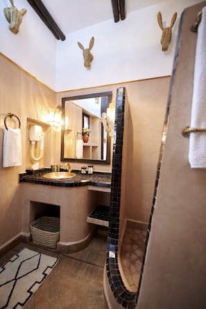 Signature huis, 4 slaapkamers | Badkamer | Een douche, een haardroger, badjassen, handdoeken