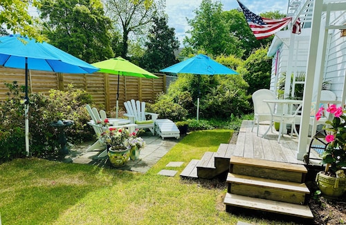 Beach cottage in the heart old town Manteo 0BX. welcome