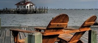 Beach cottage in the heart old town Manteo 0BX. 🐾 welcome