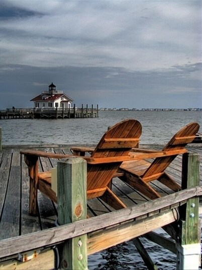 Beach cottage in the heart old town Manteo 0BX.  welcome