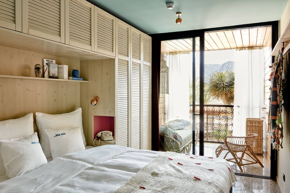 In-room safe, desk, laptop workspace, blackout curtains