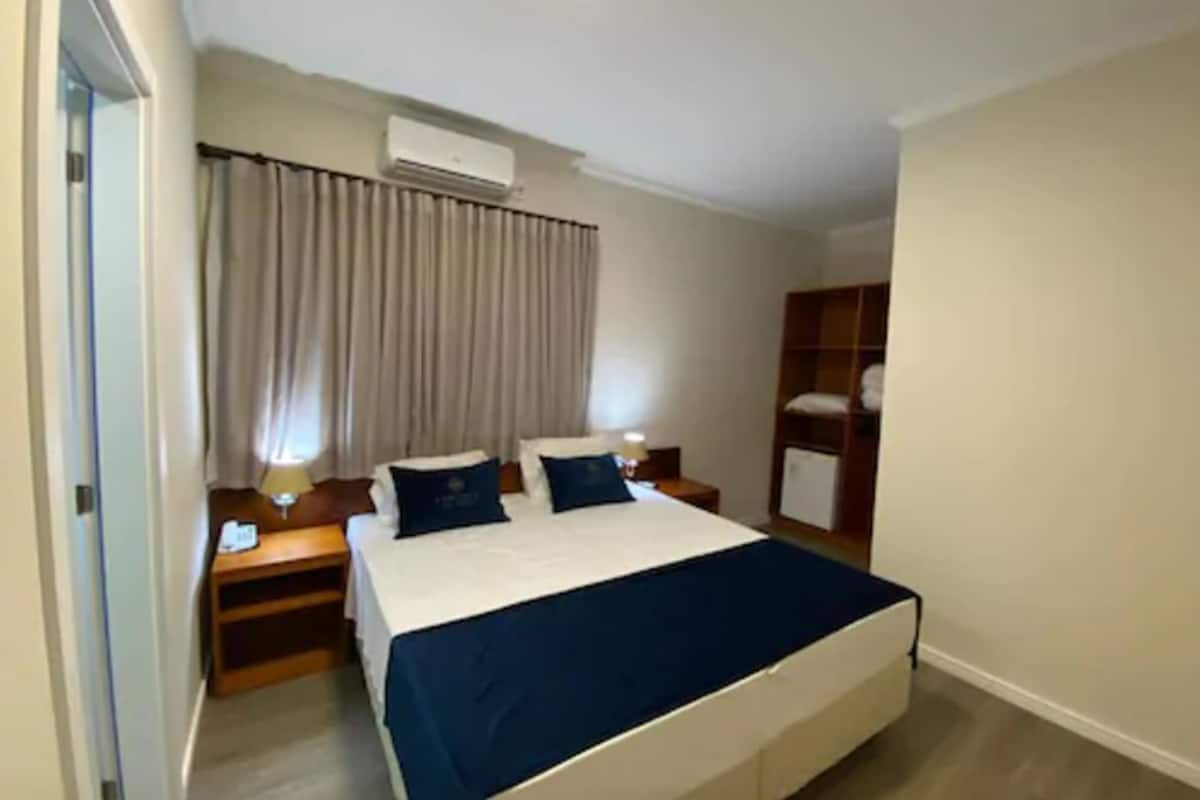 Minibar, blackout curtains, soundproofing, free WiFi