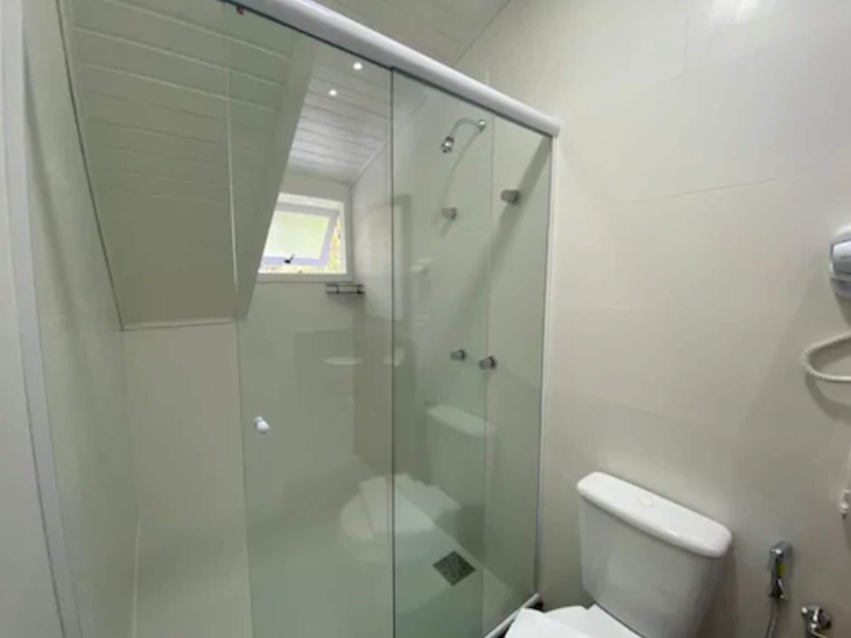 super luxo semi conjugado | bathroom | shower, free toiletries, hair dryer, towels