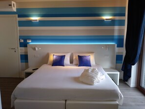 Luxe beddengoed, een minibar, een kluis op de kamer, een bureau