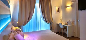 Superior kamer, 1 twee- of 2 eenpersoonsbedden | Luxe beddengoed, een minibar, een kluis op de kamer, een bureau