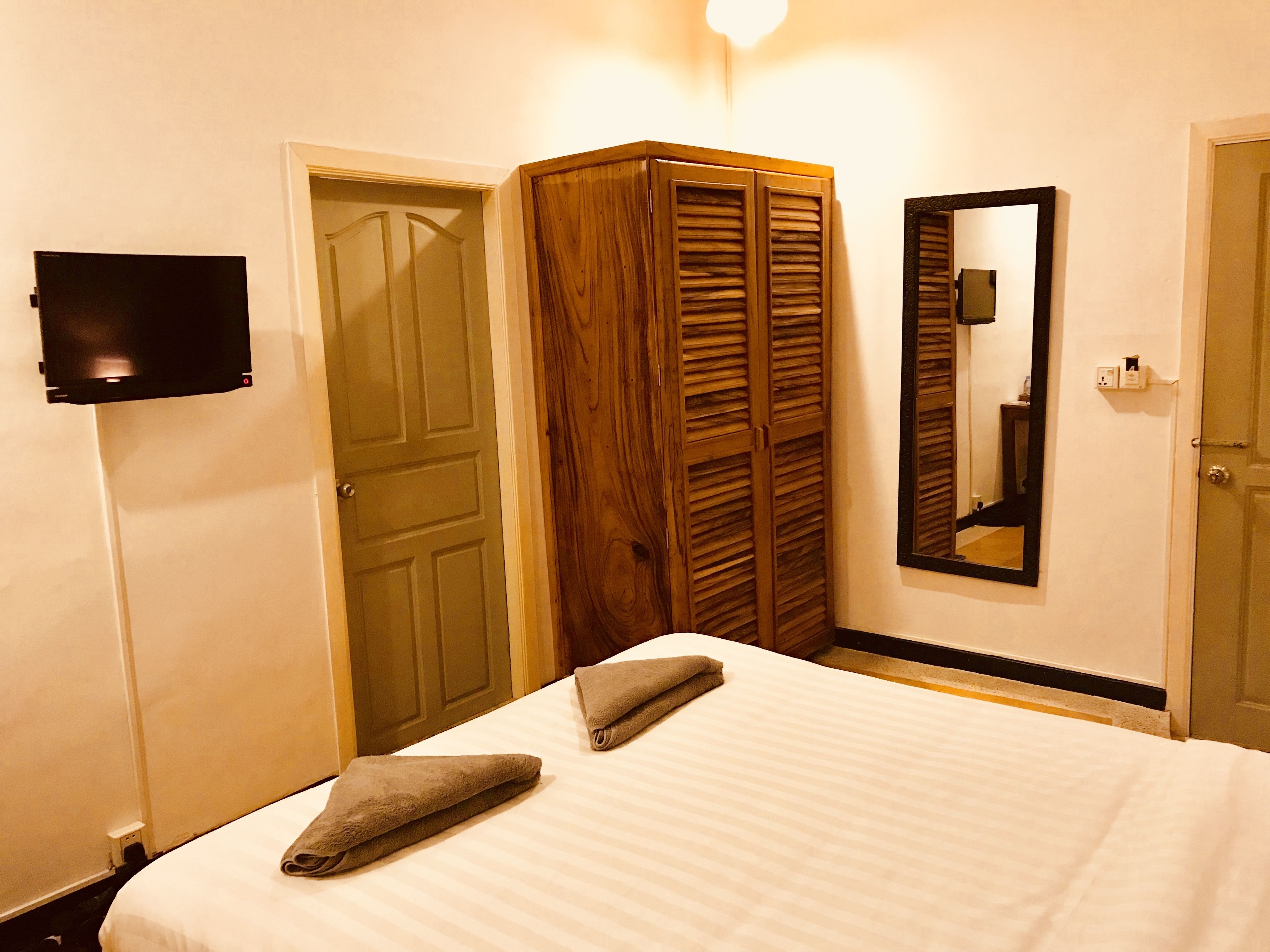 superior double room, 1 king bed | minibar, in-room safe, desk, soundproofing