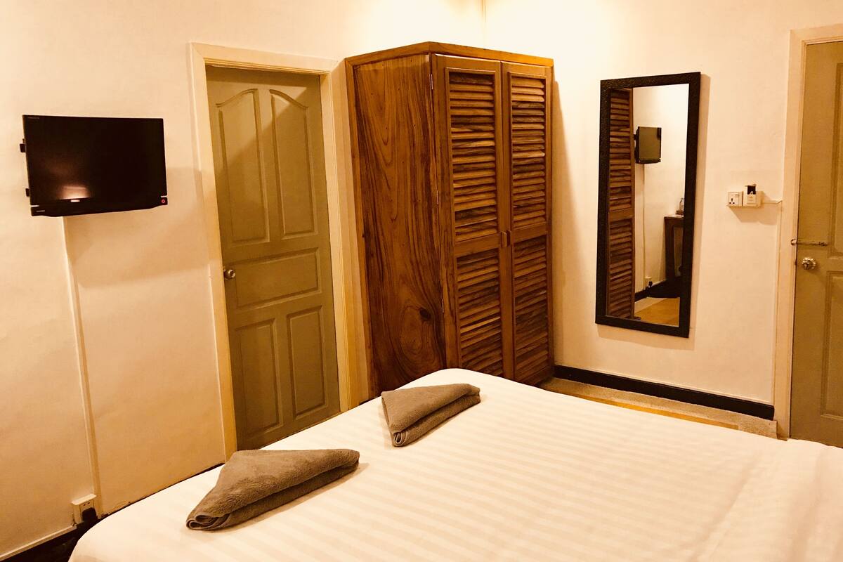 Superior Double Room, 1 King Bed | Minibar, in-room safe, desk, soundproofing