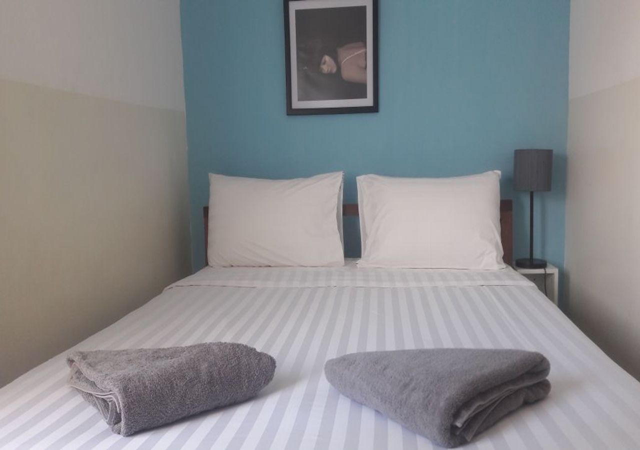 standard single room, 1 queen bed | minibar, in-room safe, desk, soundproofing