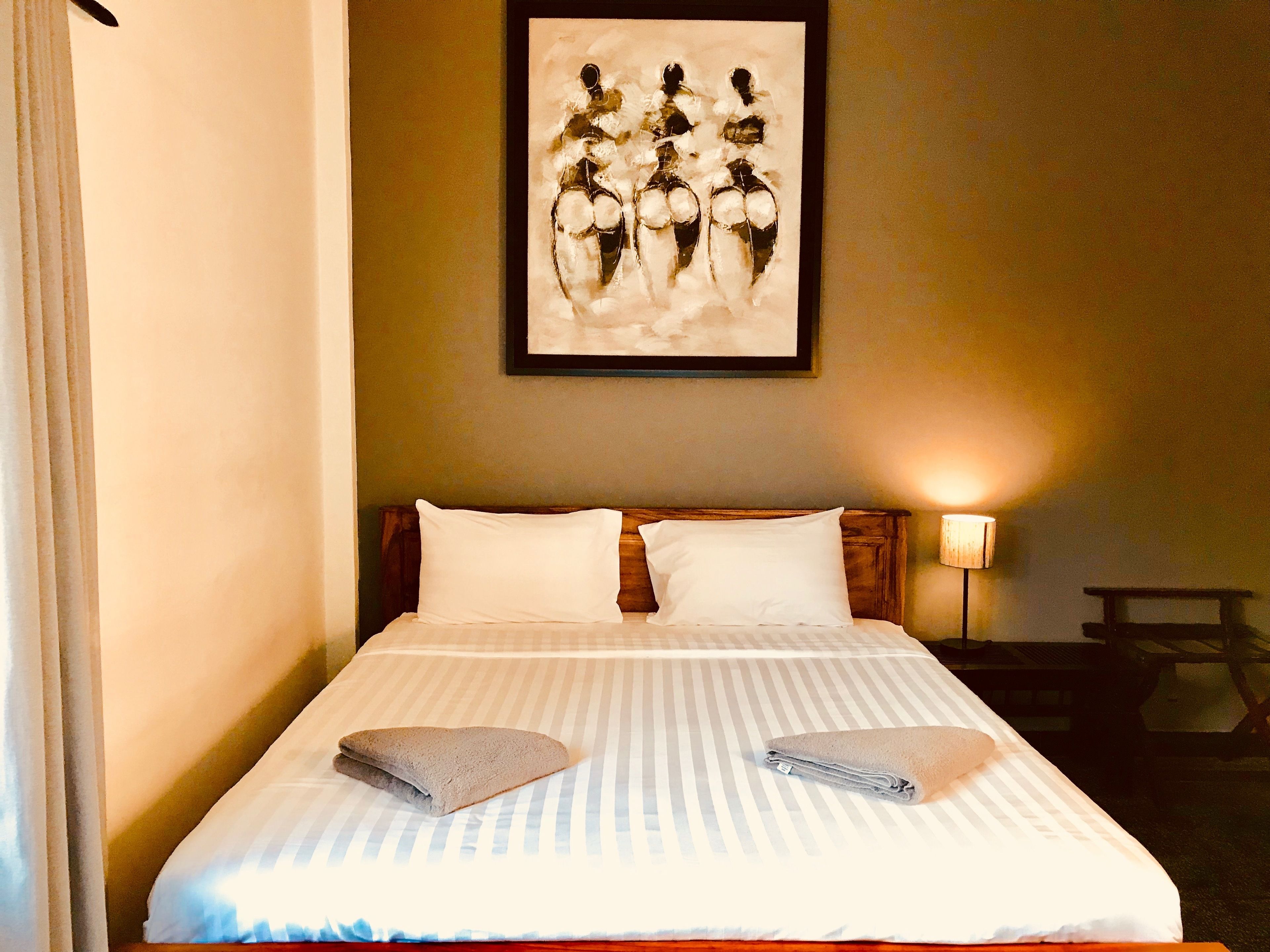 deluxe double room, 1 king bed, city view | minibar, in-room safe, desk, soundproofing