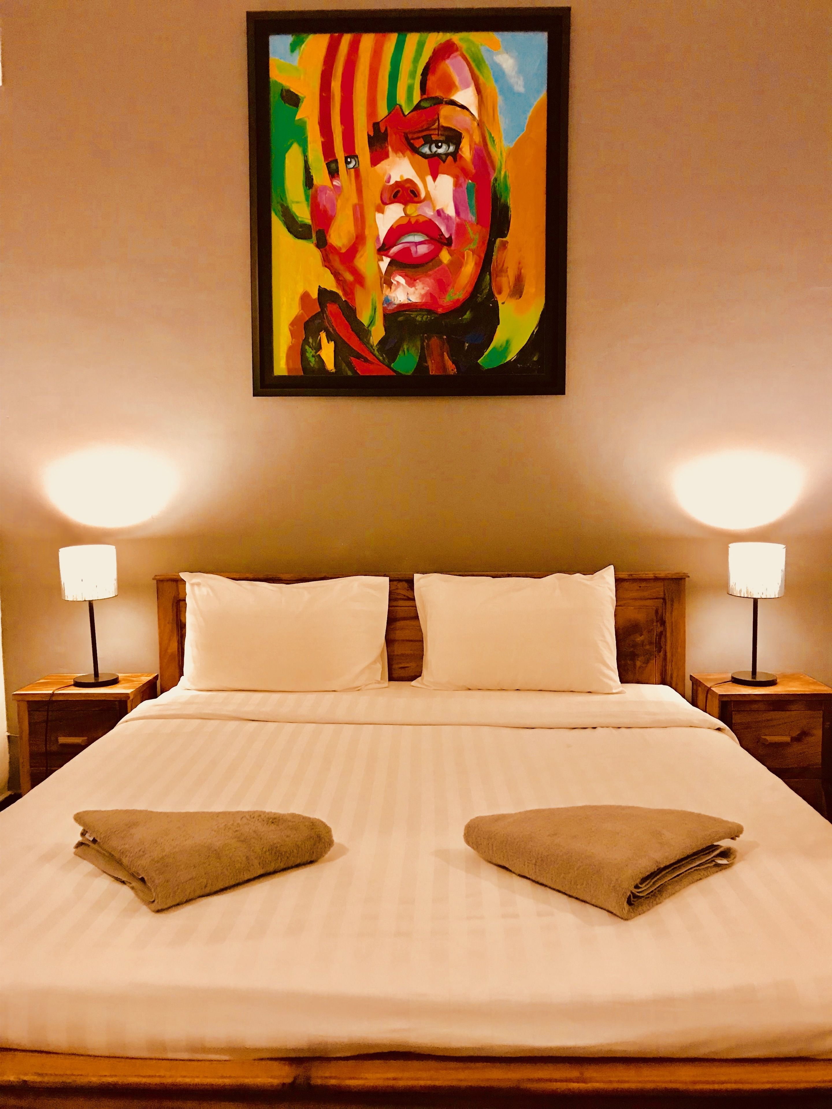 deluxe double room, 1 king bed, city view | bathroom | shower, free toiletries, hair dryer, towels