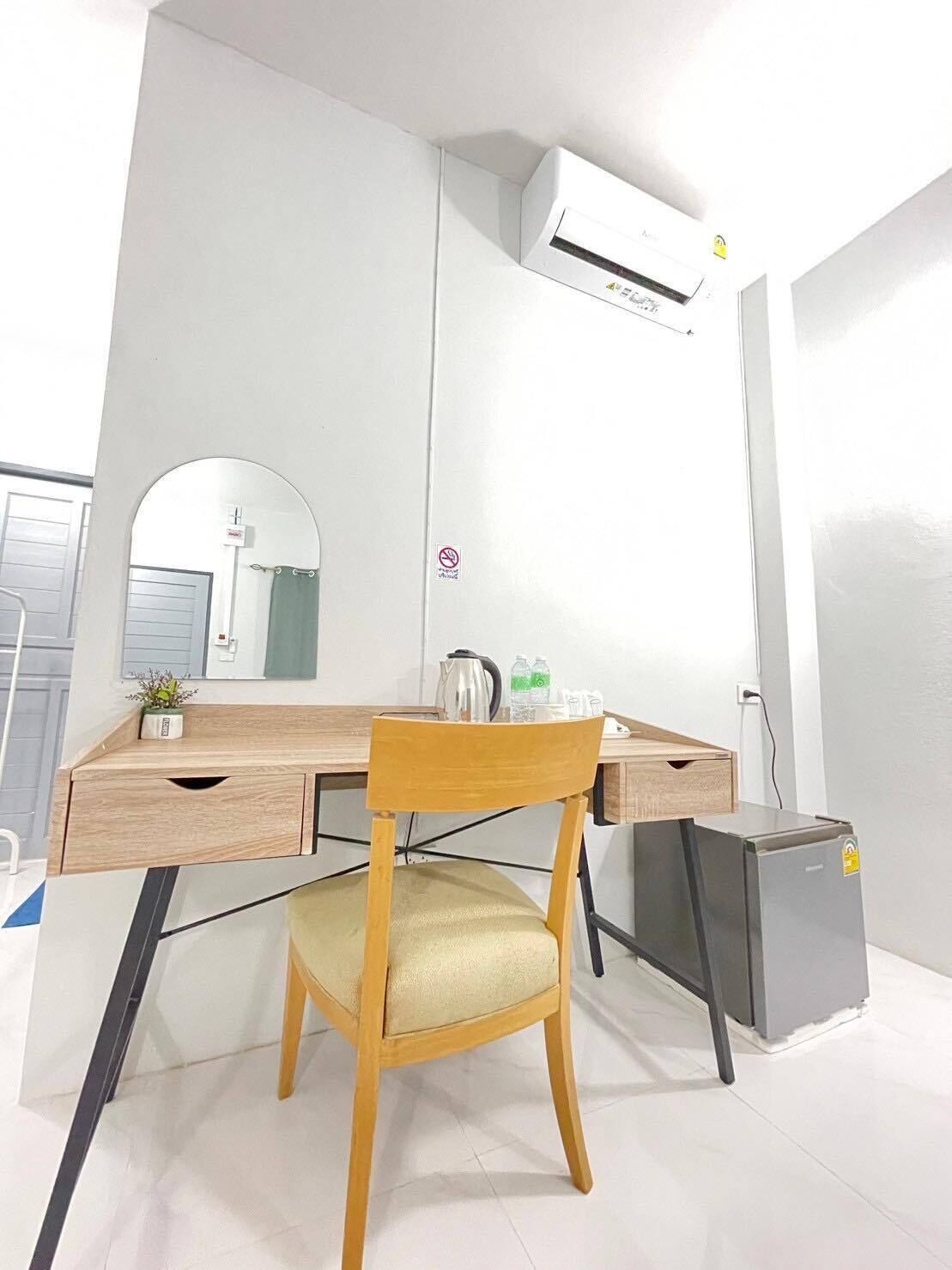 Superior Room | Living area | Flat-screen TV