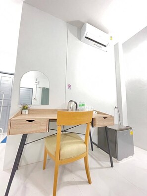 Habitació superior | Sala d'estar | Televisor de pantalla plana 