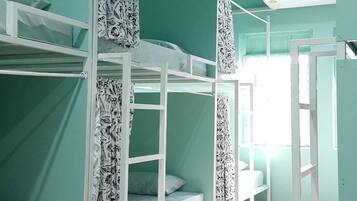 10-Bed Female Dormitory with Shared Bathroom | Free WiFi