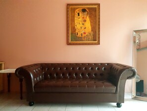 Lobby sitting area - One Bangkok Hostel @Love District (Bangkok)