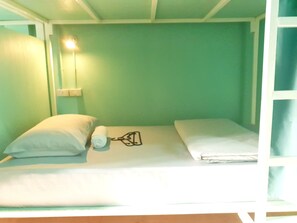 10-Bed Male Dormitory with Shared Bathroom  | Free WiFi - One Bangkok Hostel @Love District (Bangkok)