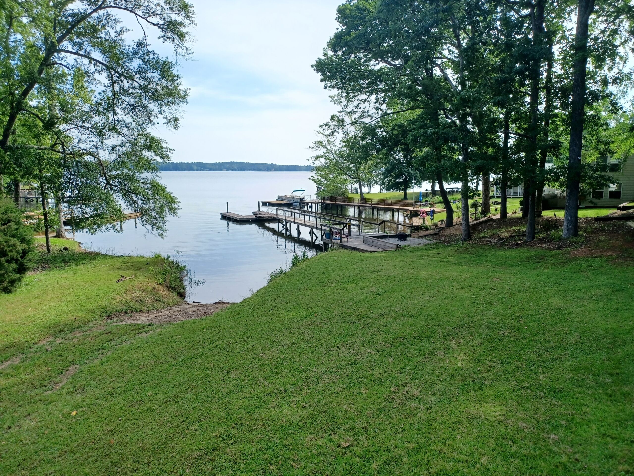 Beautiful Sunrises! Lakefront Family Getaway on Lake Murray w/ Private Dock WiFi