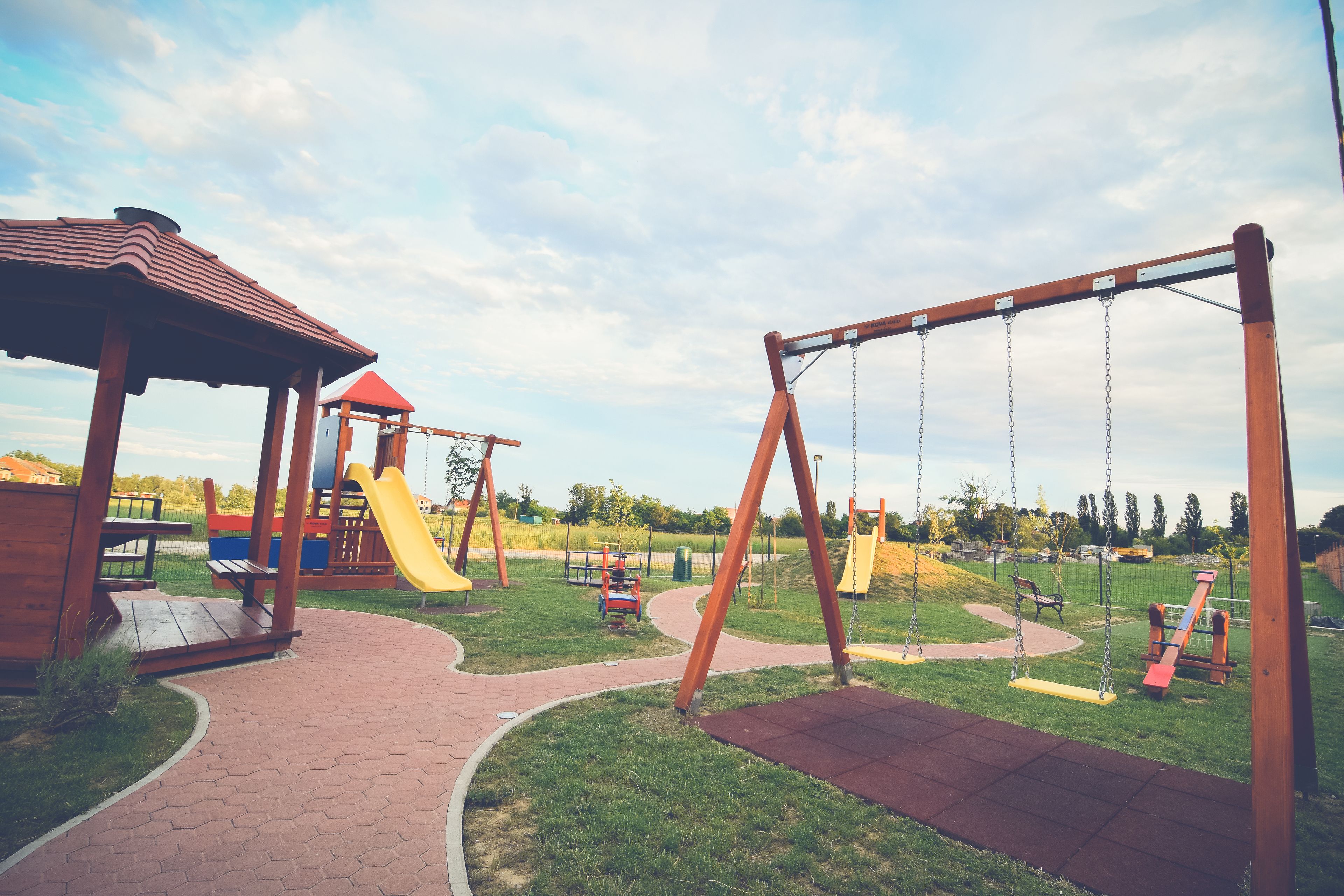 Khu vui chơi trẻ em - ngoài trời