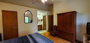 3 chambres, fer et planche à repasser, Wi-Fi, draps fournis