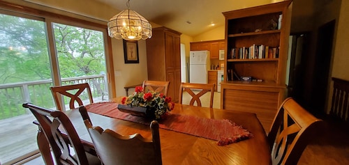 WALKING DISTANCE TO THE MARINA WITH HOT TUB