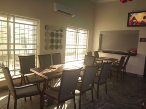 Breakfast, lunch, dinner served; local and international cuisine  - Best Budget Hotel (Abuja)