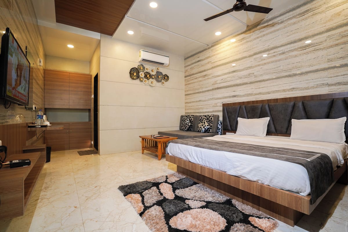 Premium Room | WiFi (free), bed sheets