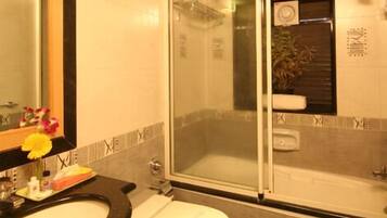 تجهيزات دش، مستلزمات مجانية للعناية الشخصية، مناشف