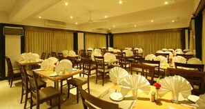 Restaurant - Summer Plaza Resort (Mahabaleshwar)
