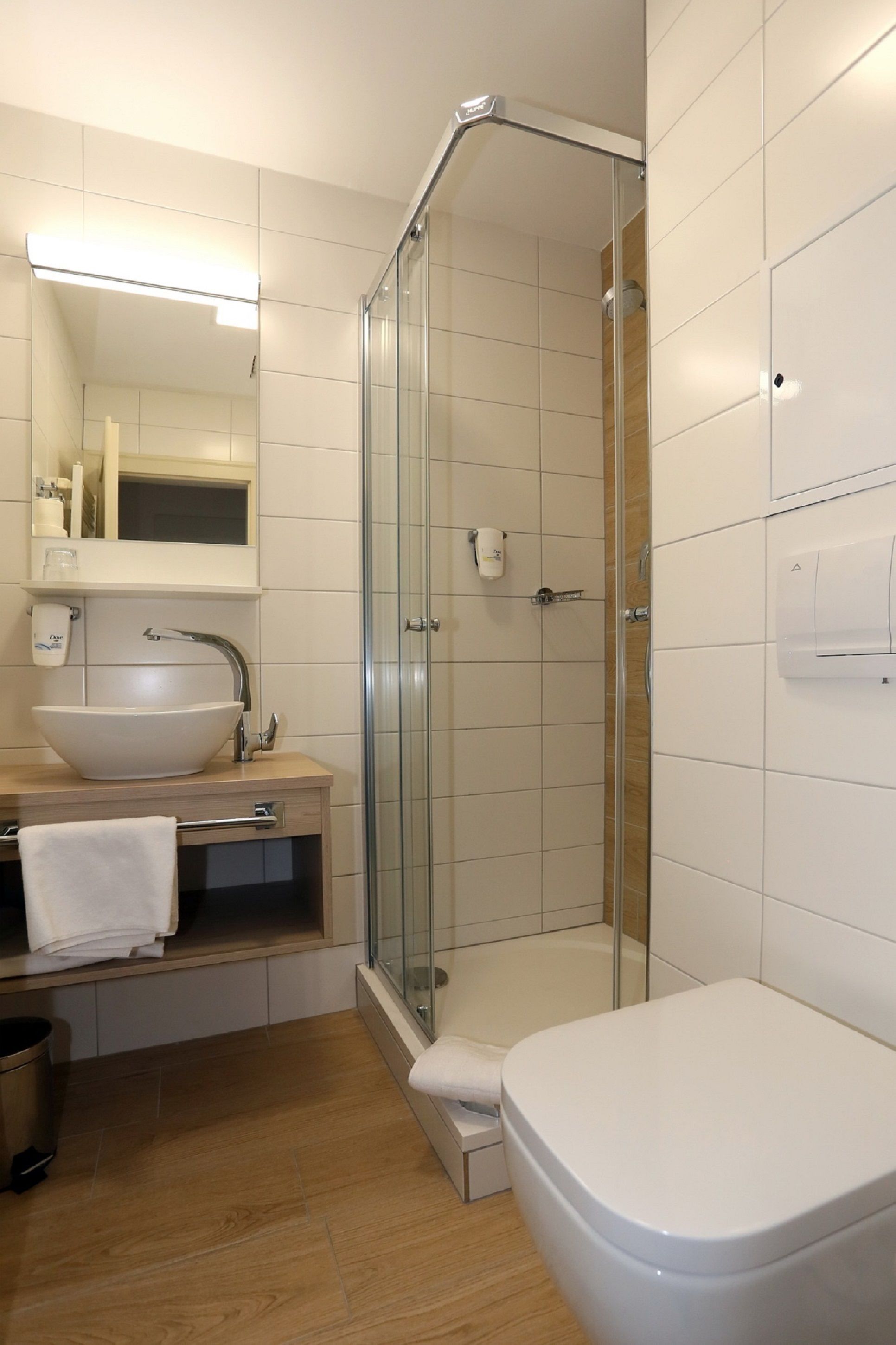 budget single room | bathroom | free toiletries, hair dryer, towels