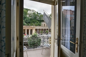 Superior Double Room, 2 Single Beds, City View
