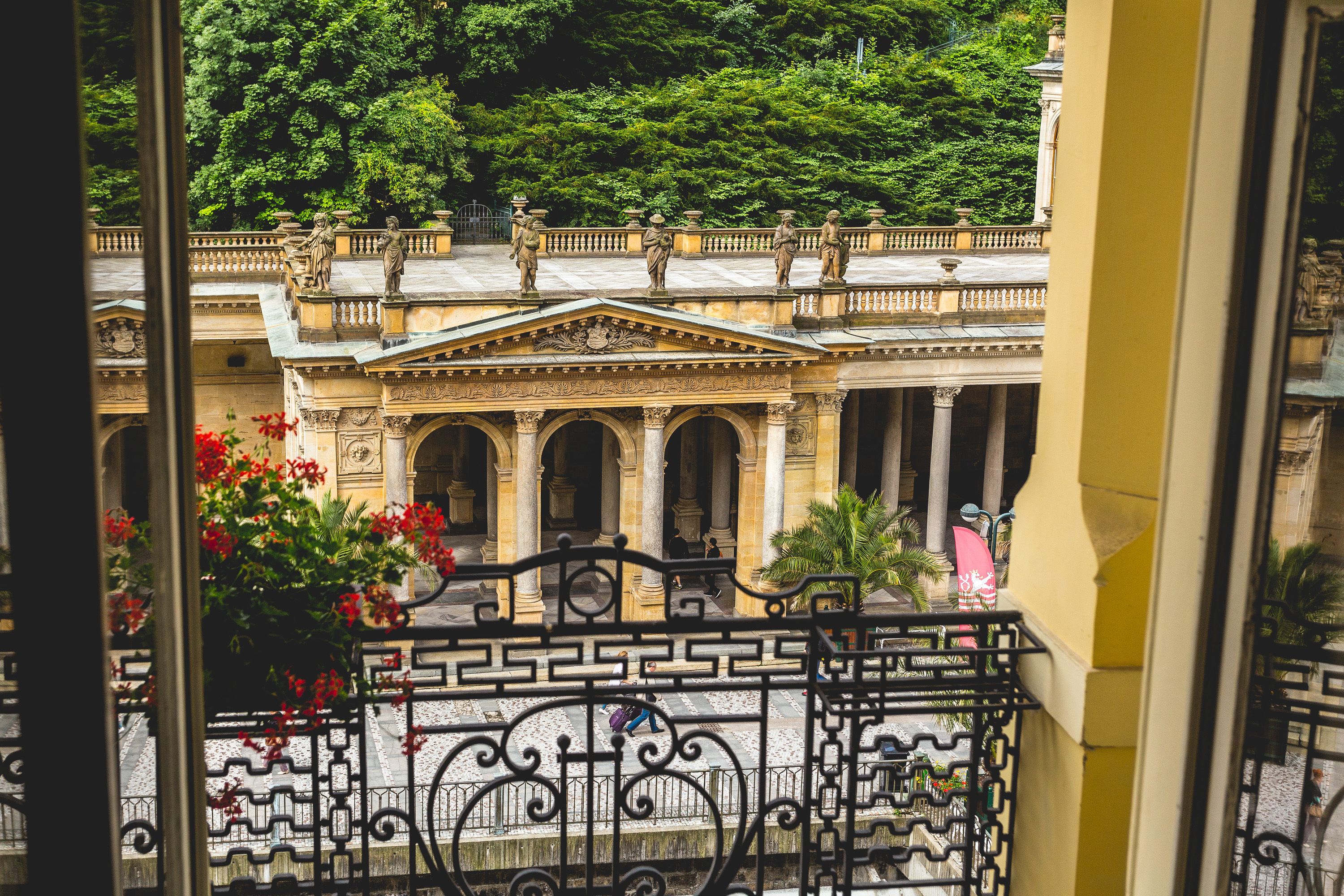 panoramic double room, 2 single beds, city view | balcony