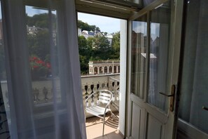 Enkeltrom – superior, 1 soverom, byutsikt | Safe på rommet, skrivebord, strykejern/-brett og wi-fi (inkludert)