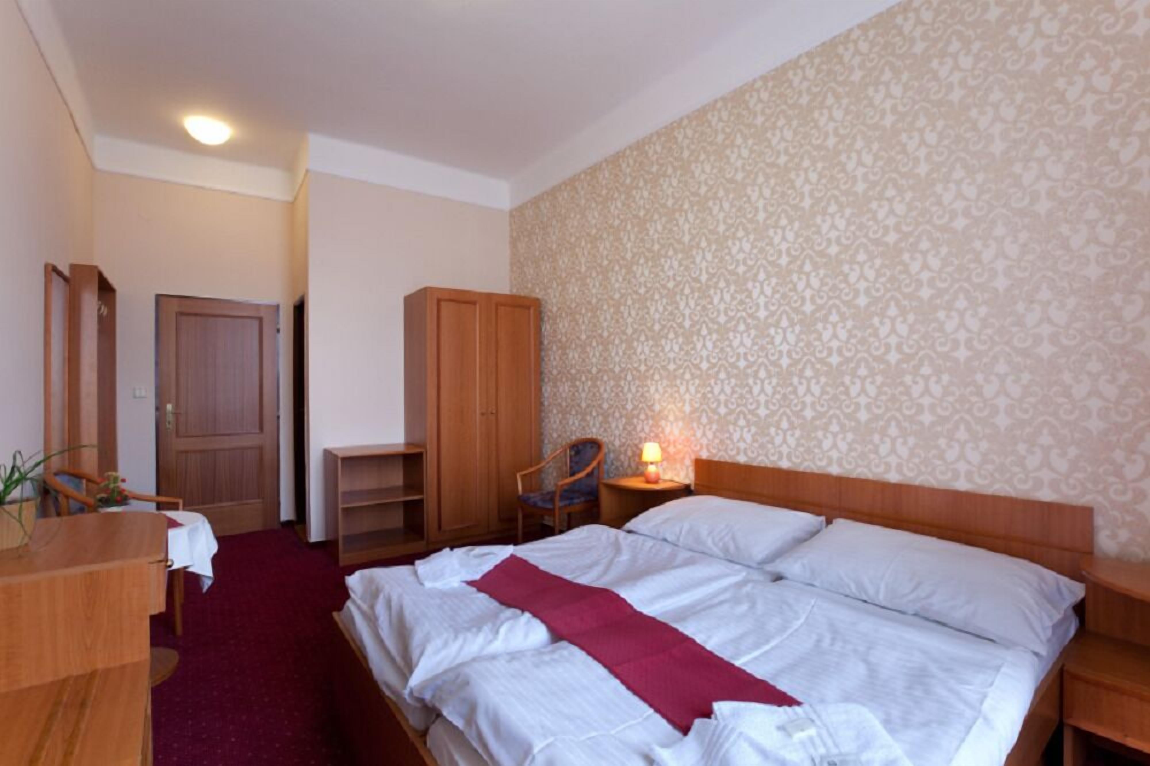 Basic Double or Twin Room, Private Bathroom | In-room safe, desk, free WiFi, bed sheets