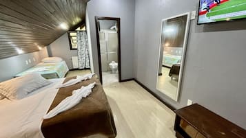Triple Room | Minibar, desk, cribs/infant beds, free WiFi